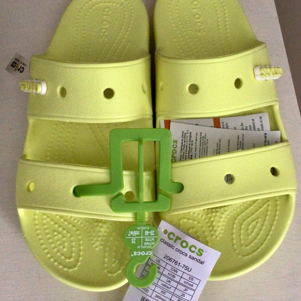New Crocs Classic two strap Sandal in Sulphur Yellow Size W 9 M size 7